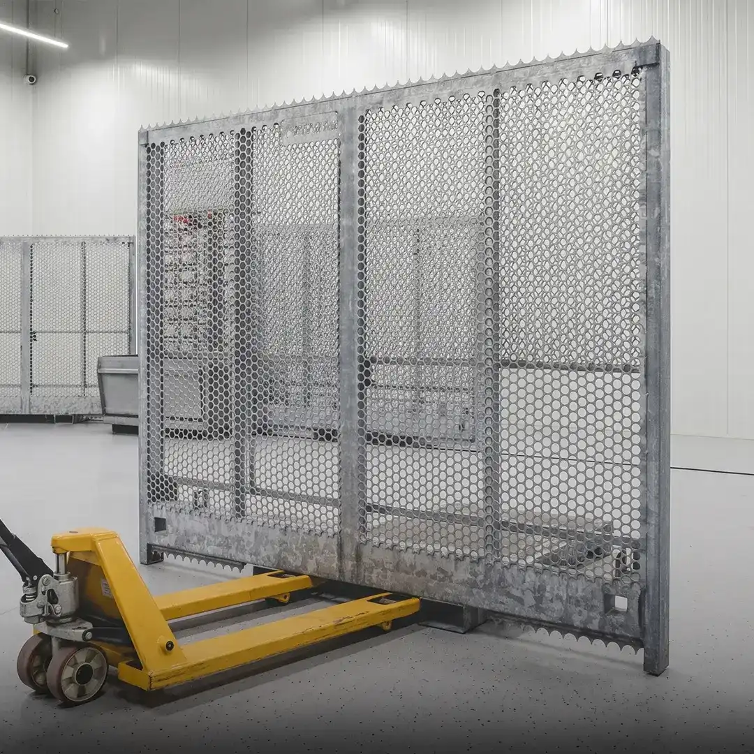 Can be moved quickly using a hand pallet truck.