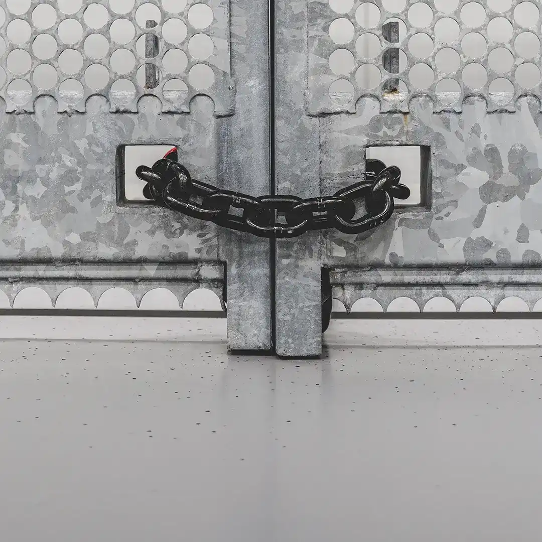 Sabotage-resistant coupling.